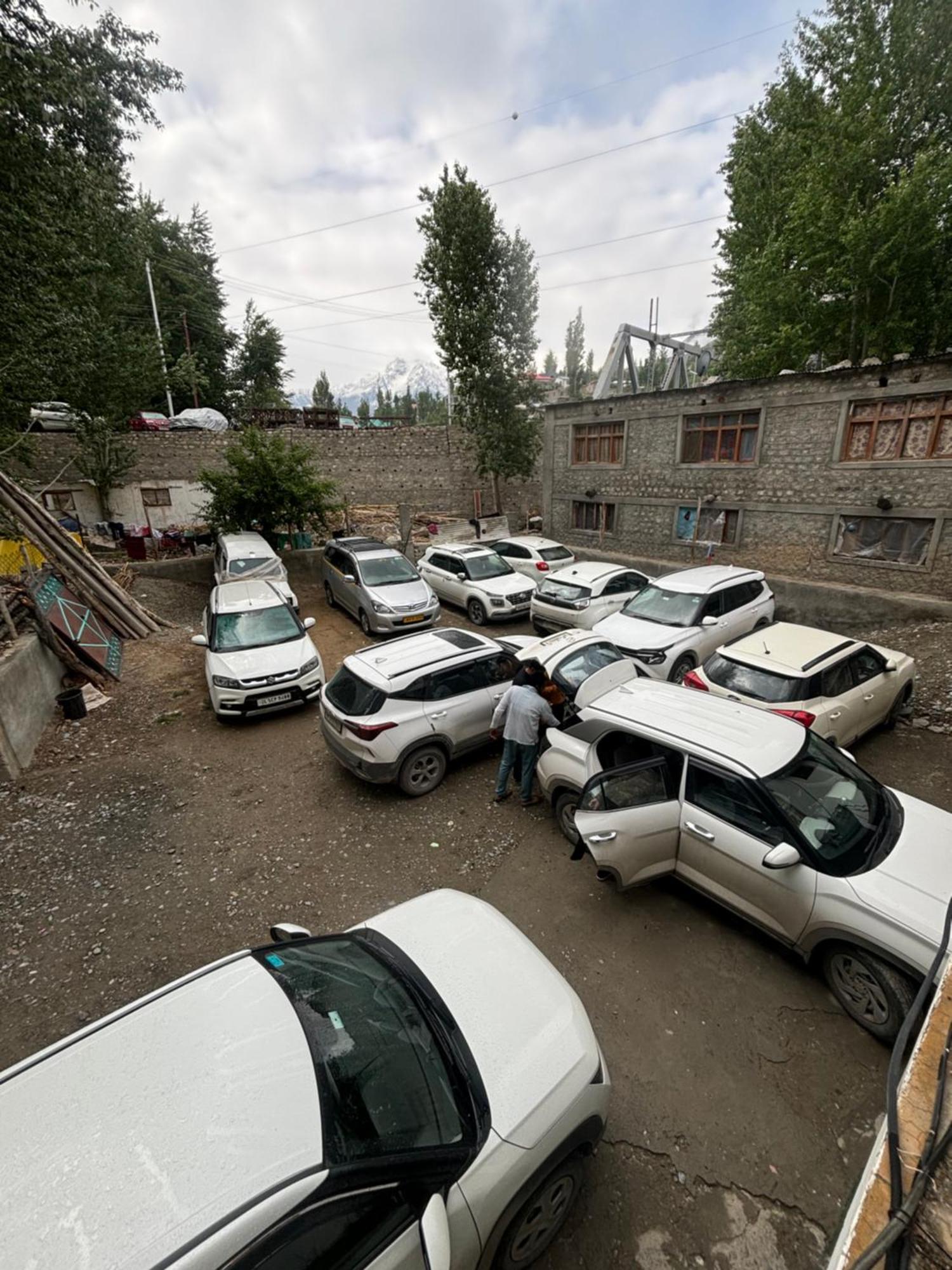 Hotel Border View Kargil Buitenkant foto